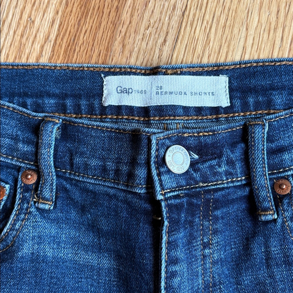 GAP size 28 Dark Blue Denim Bermuda Shorts - Picture 2 of 3